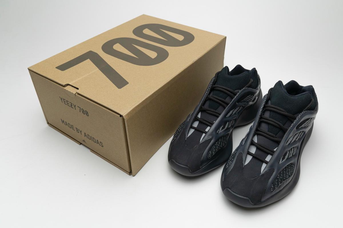 Yeezy 700 v3